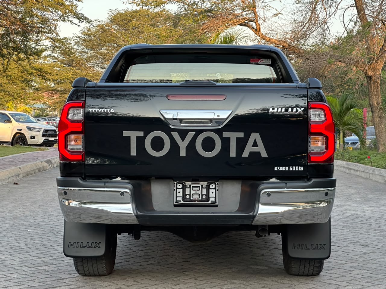 TOYOTA HILUX DOUBLE CABIN thumbnail 7